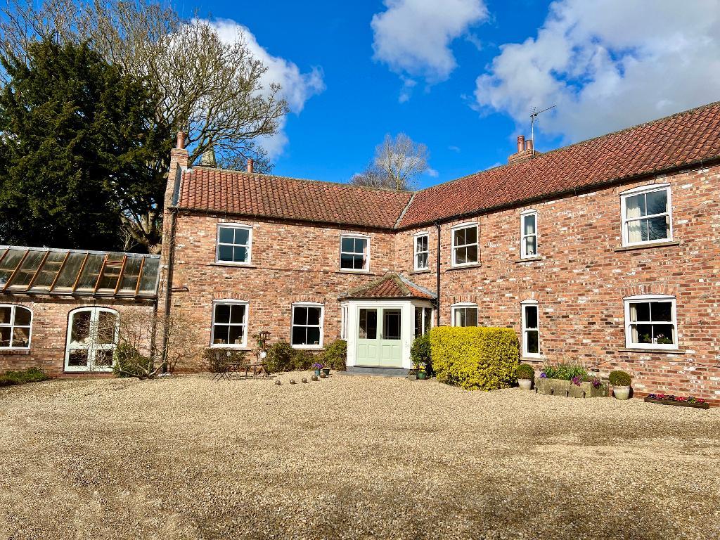 6 bedroom Detached with annexe For Sale